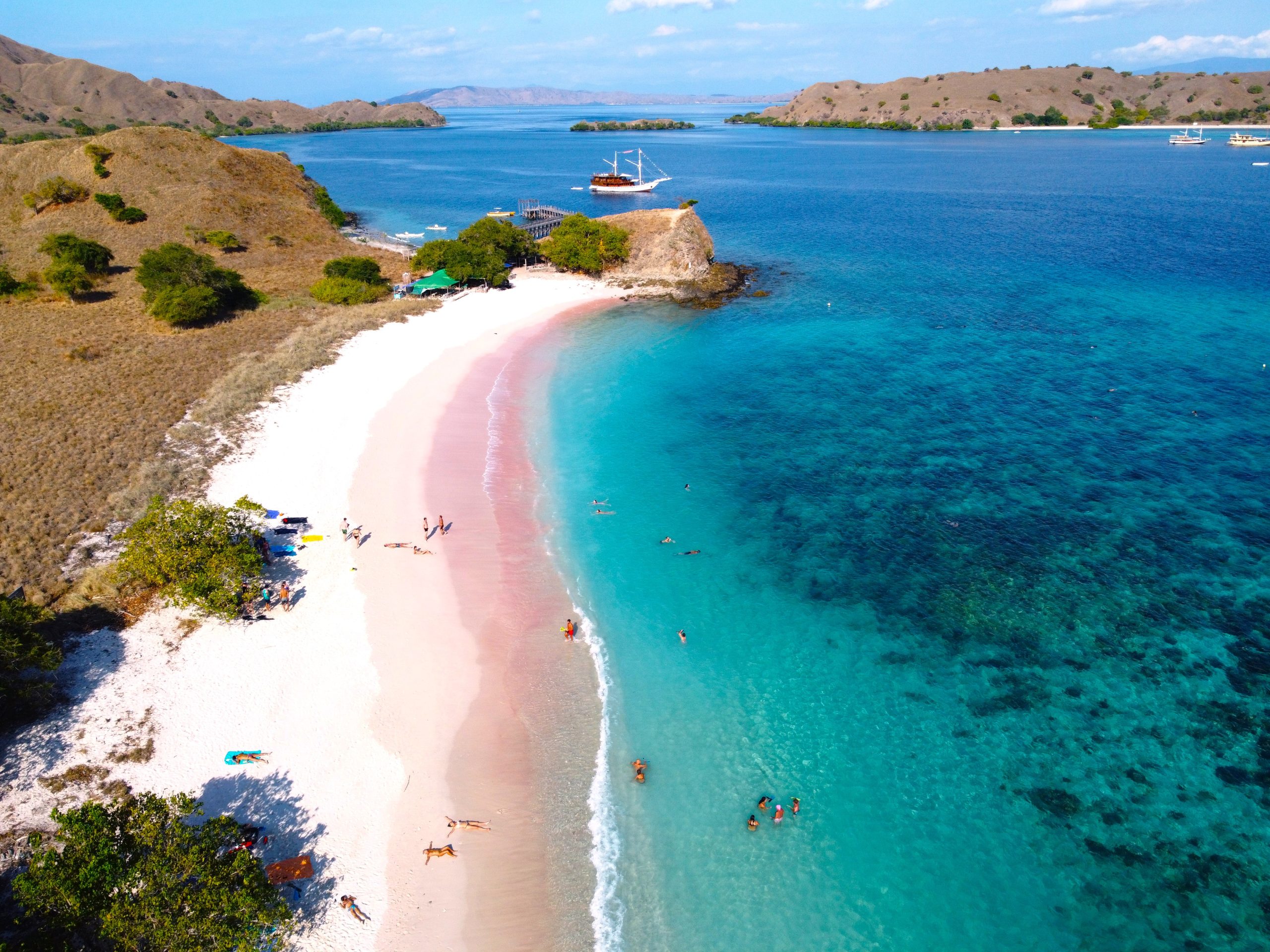 Romantic Pink Beach At Komodo Island ALMIRA TRIP Romantic Pink Beach At Komodo Island ALMIRA TRIP